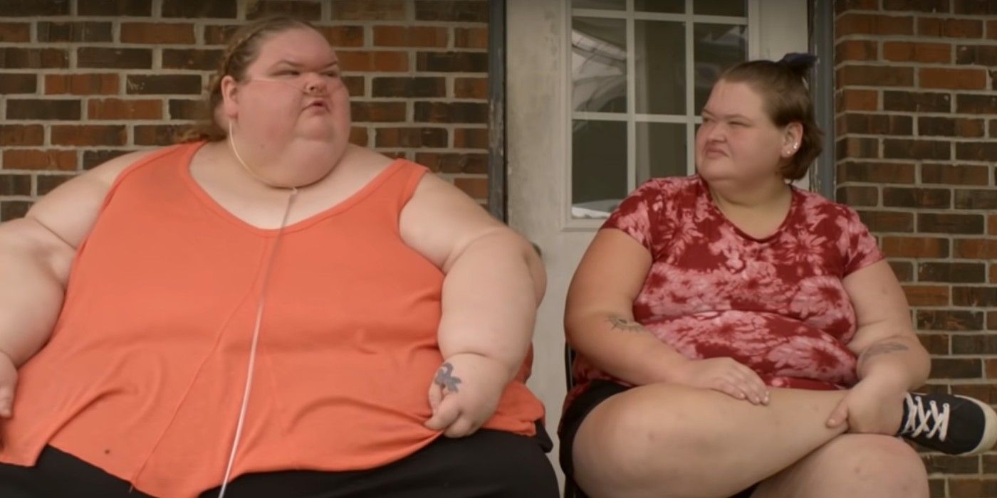 Amy and Tammy Slaton in 1000-lb Sisters sitting together talking