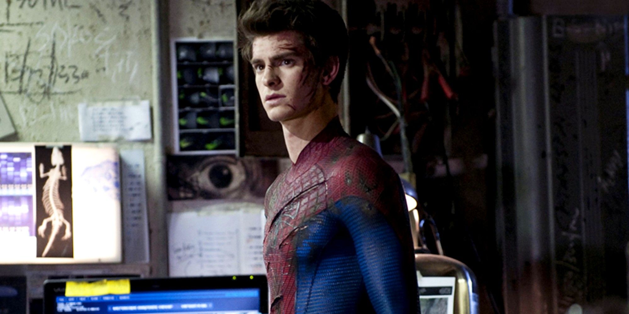 Andrew-Garfield-as-Spider-Man-The-Amazing-Spider-Man-Connors-Laboratory.jpg