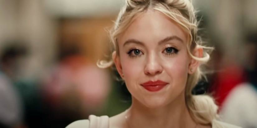 Sydney Sweeney as Cassie in Euphoria walks down the hallway