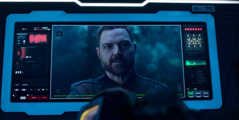 Marco talks to Duarte on a ship screen.