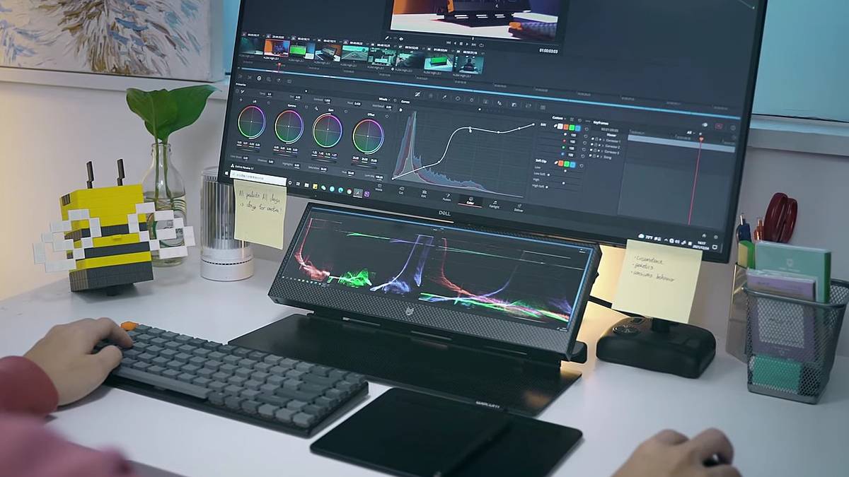 ＜新品未使用＞Lukos Ultrawide 4K Monitor Lukos ultra-wide portable 4K Monitor from $379 - Geeky Gadgets