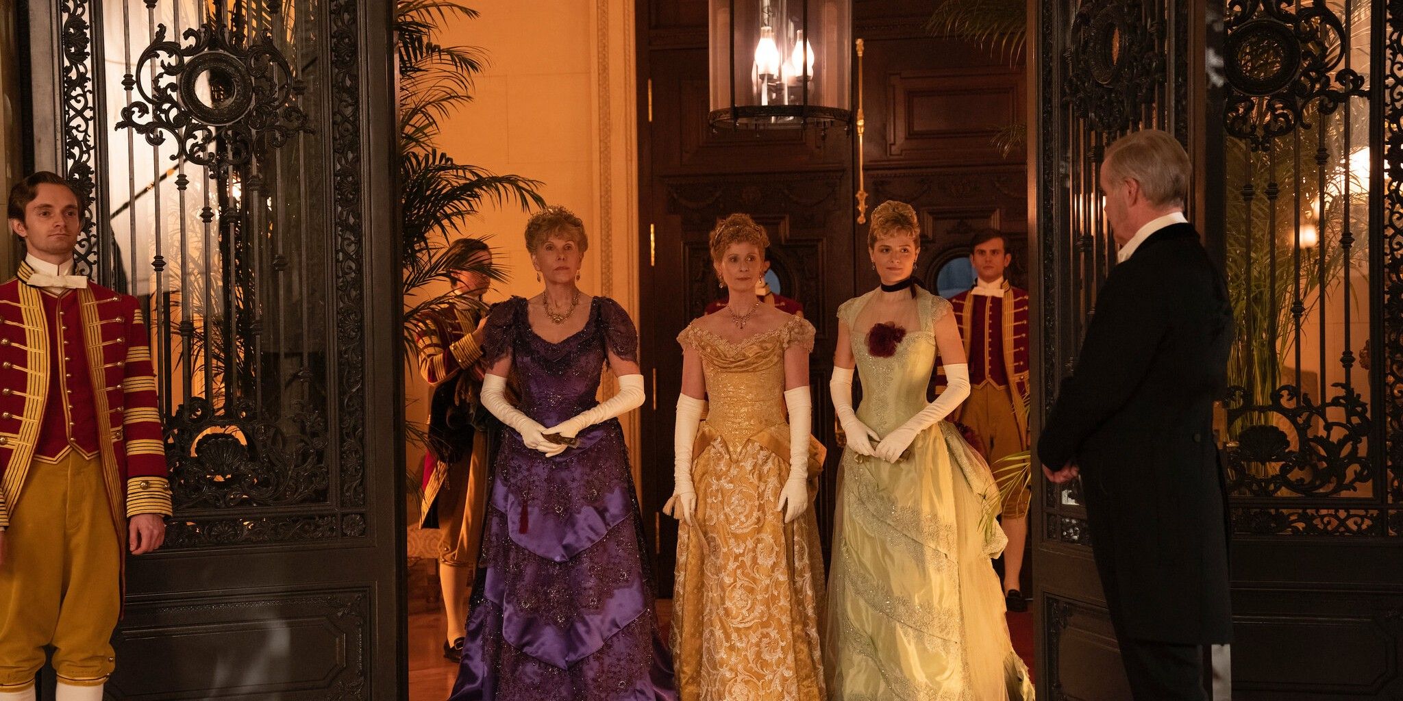 Marian and her aunts arrive at a home in the gilded age