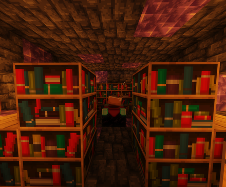Очаровательный стол в Minecraft, окруженный книжными полками и расположенный в полумрачной библиотеке