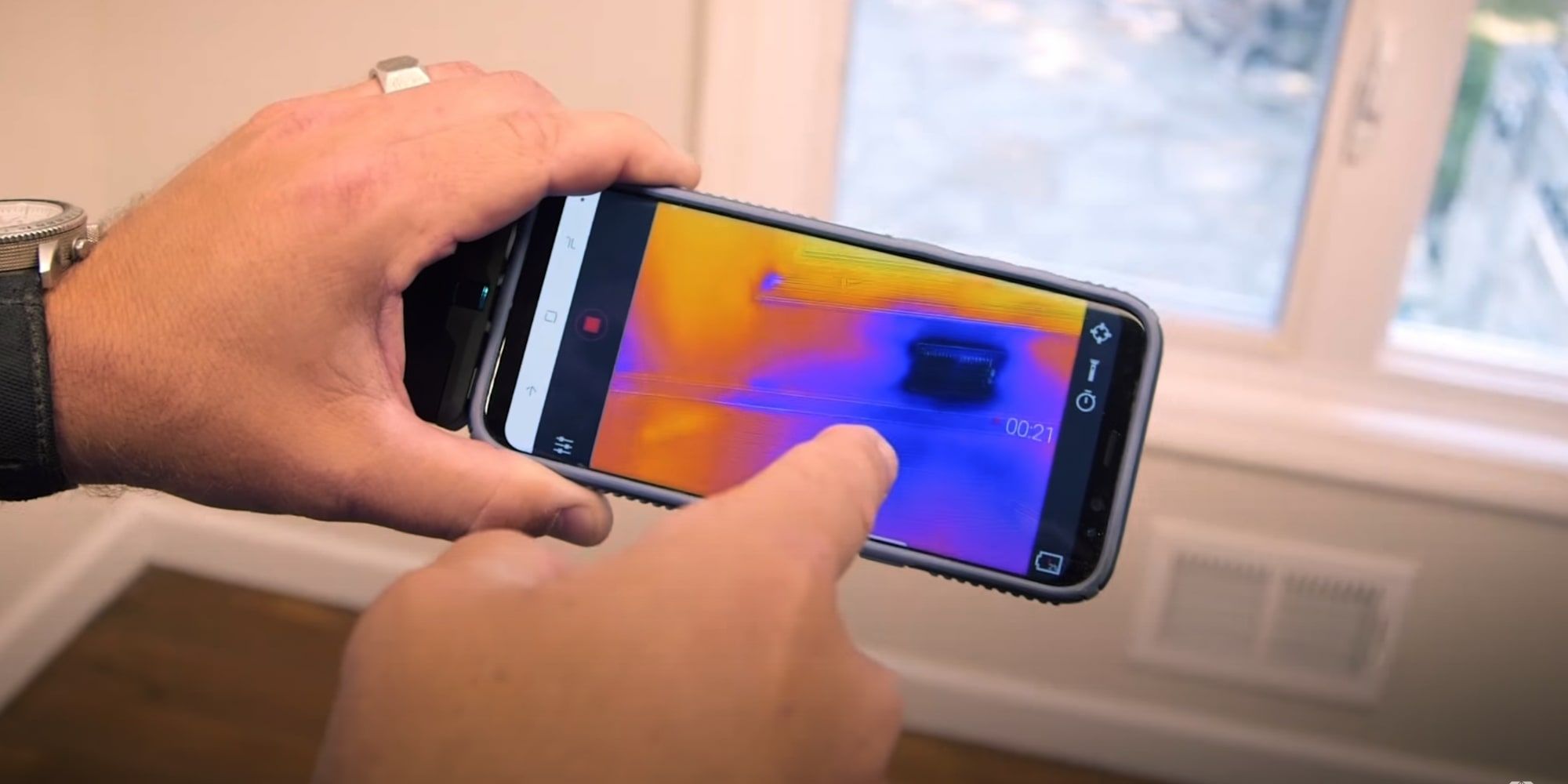 [Image: Apple-iPhone-With-FLIR-One-Thermal-Camer...r\u003d1.5]