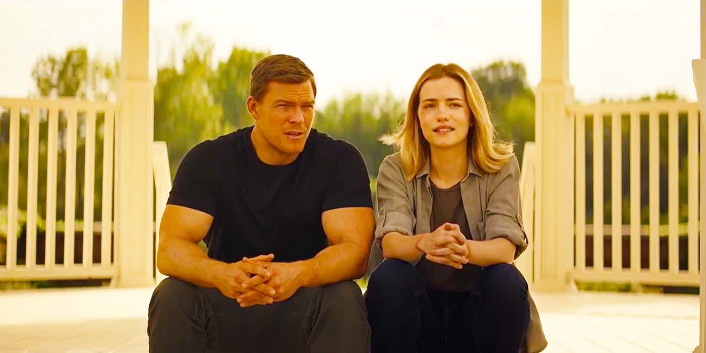 Alan Ritchson as Reacher and Willa Fitzgerald as Roscoe sitting down