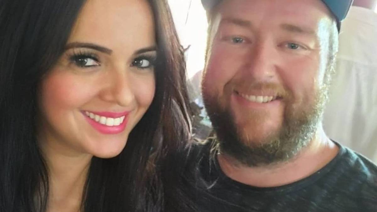 90 Day Fiancé: Mike's Romantic Photos With Rumored Girlfriend Surface