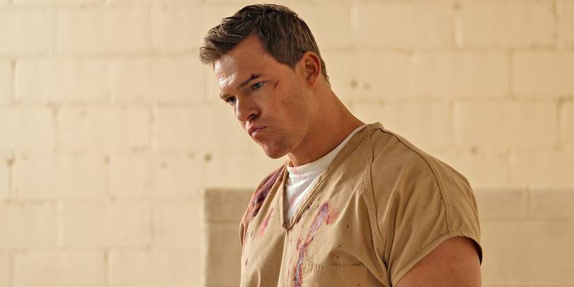 Jack Reacher prepares to fight inside the prison bathroom in Reacher