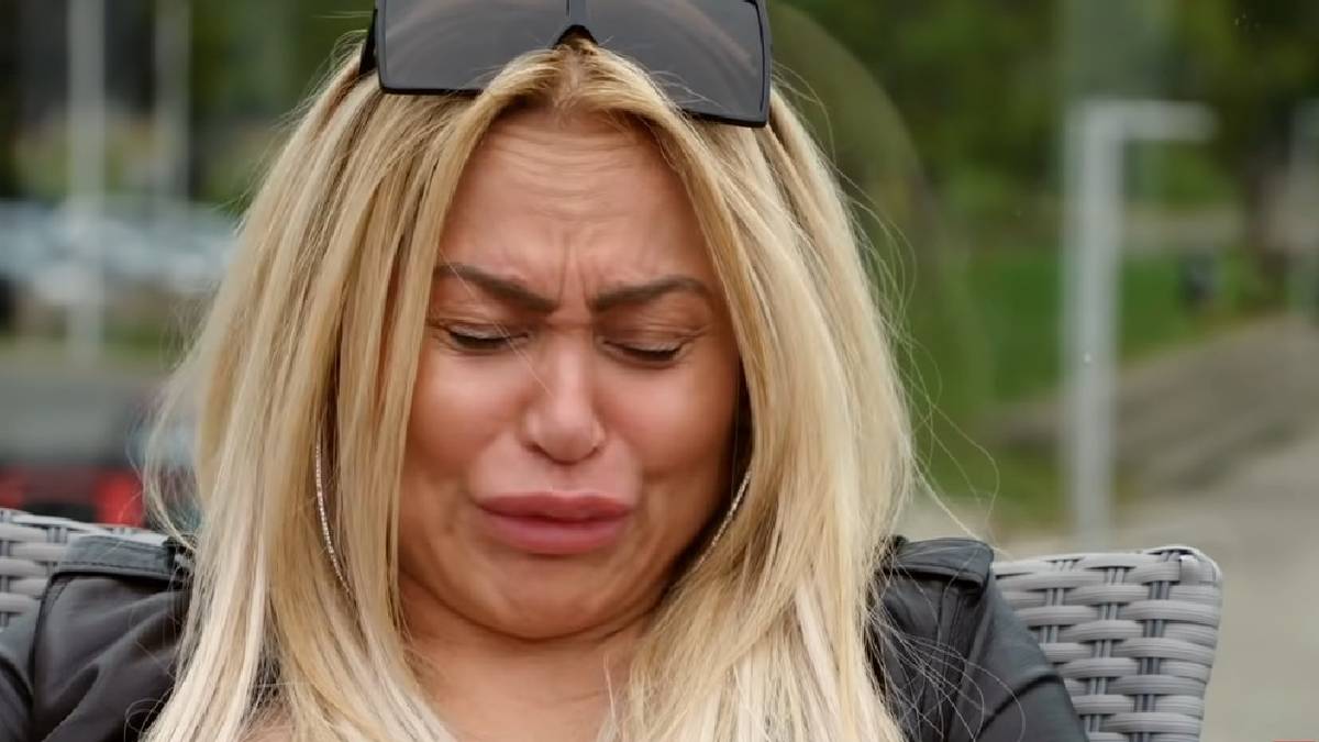 Darcey Silva crying on 90 Day Fiancé with blonde hair