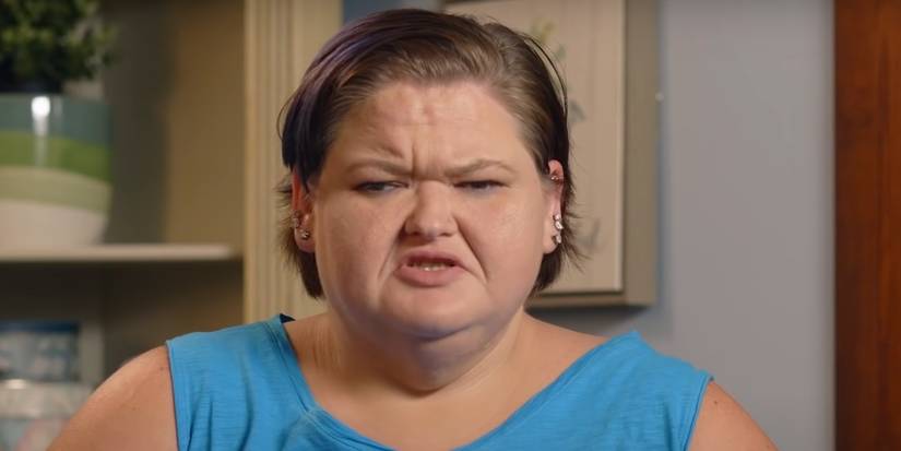 Amy Slaton in 1000-lb Sisters looking confused in blue top