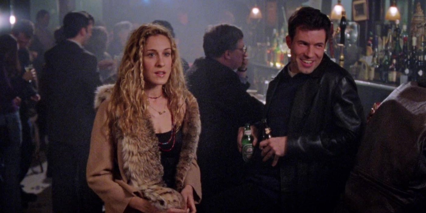 Carrie at the bar with a date and sees Big for the first time on SATC
