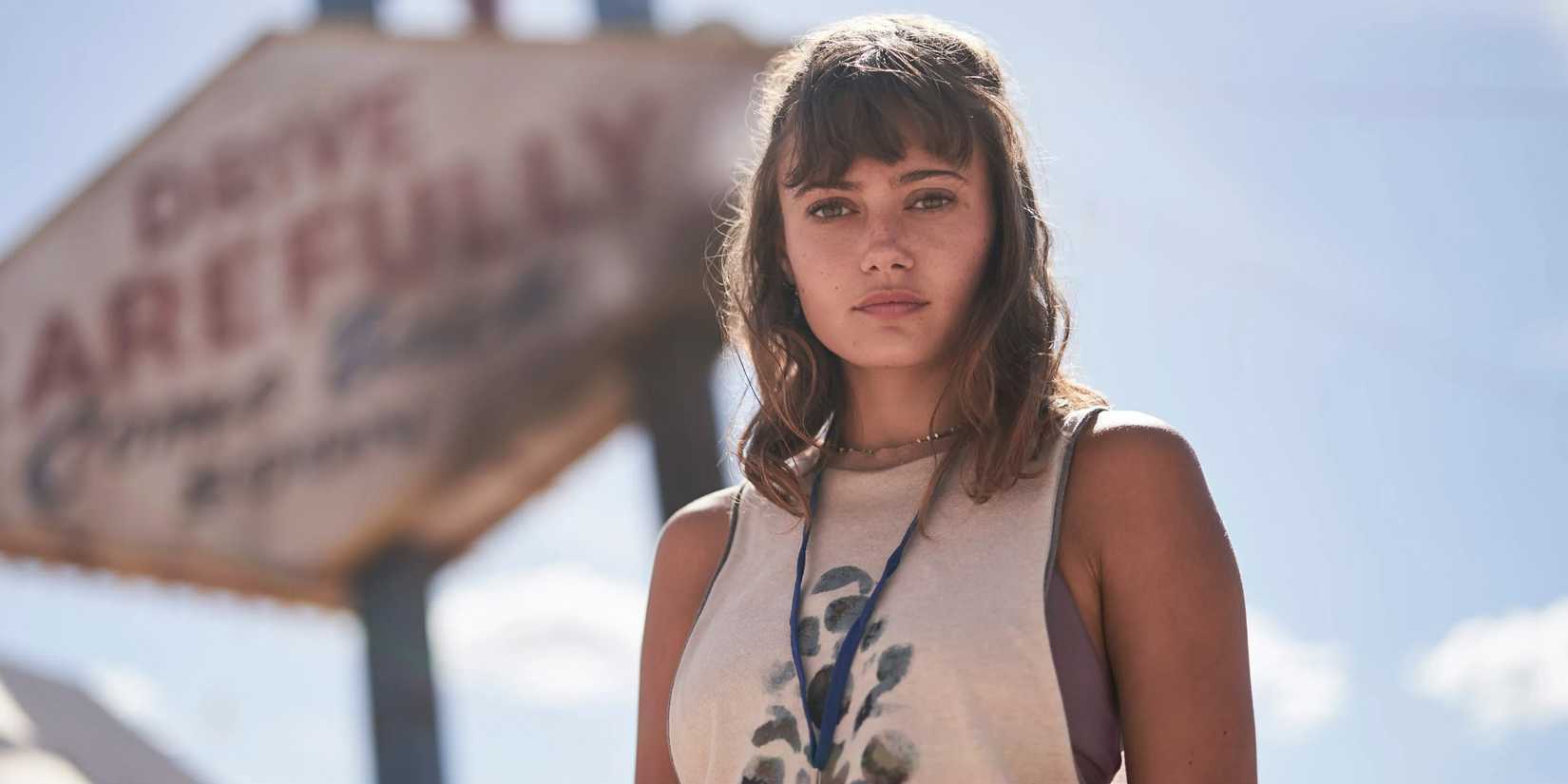 Ella Purnell como Kate Ward em Army of the Dead