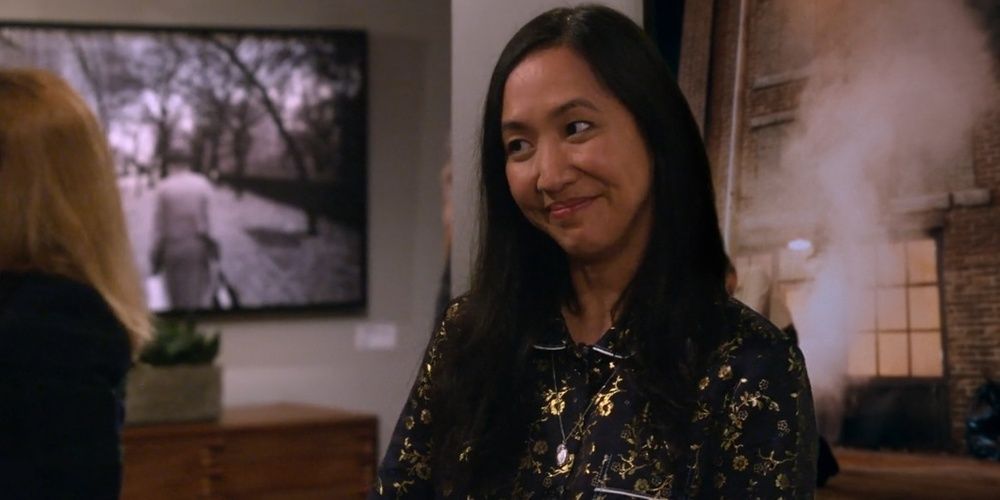 Ellen at Sophies art gallery in How I Met Your Father Cropped 1