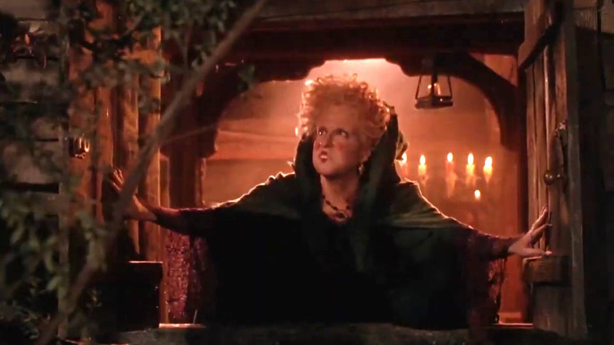 Hocus Pocus 2 Video Shows Behind-The-Scenes Look At Sanderson House