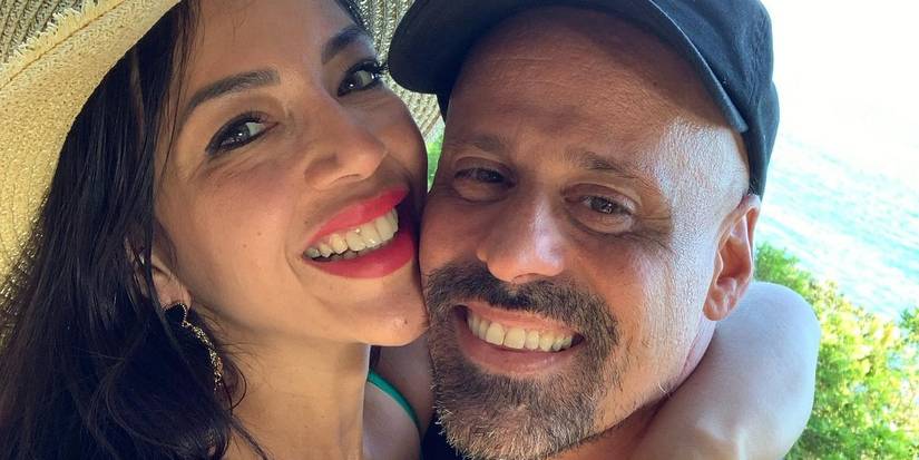 90 Day Fiance Jasmine Pineda and Gino Palazzolo smiling and taking selfie near beach