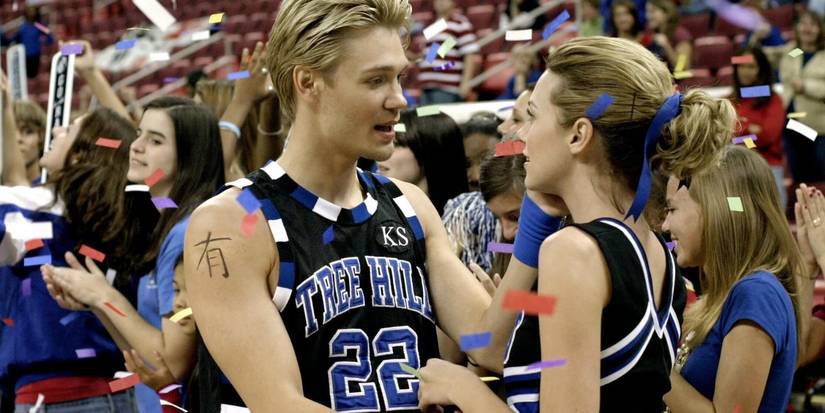 Lucas Scott embraces Peyton Sawyer after the Ravens basketball game in One Tree Hill