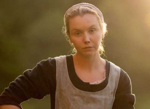 Marsali smiling in Outlander