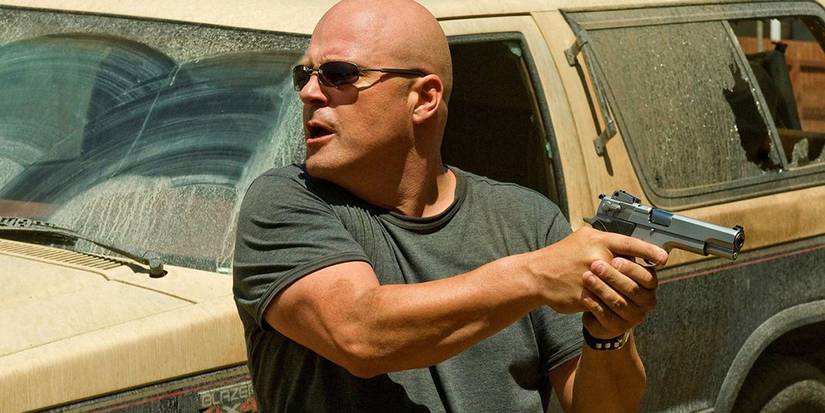 Vic Mackey com uma arma em The Shield