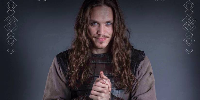 Рёгналд улыбается в "Последнем королевстве"