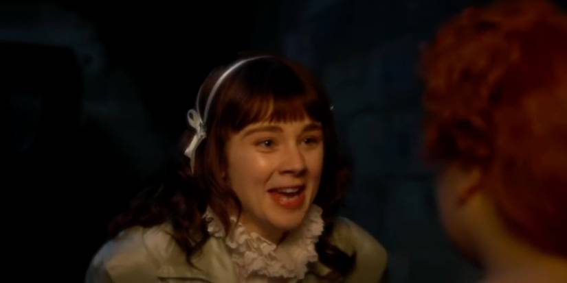 Eloise and Penelope talking outside on Bridgerton