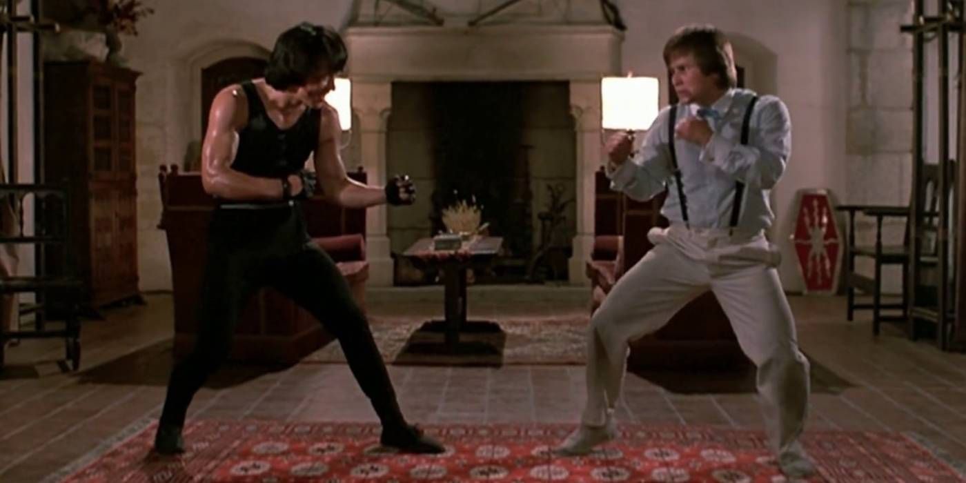 Jackie Chan e Benny Urquidez em uma cena de luta de Wheels on Meals.