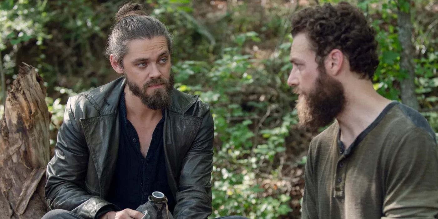 Jesus talking to Aaron in Walking Dead