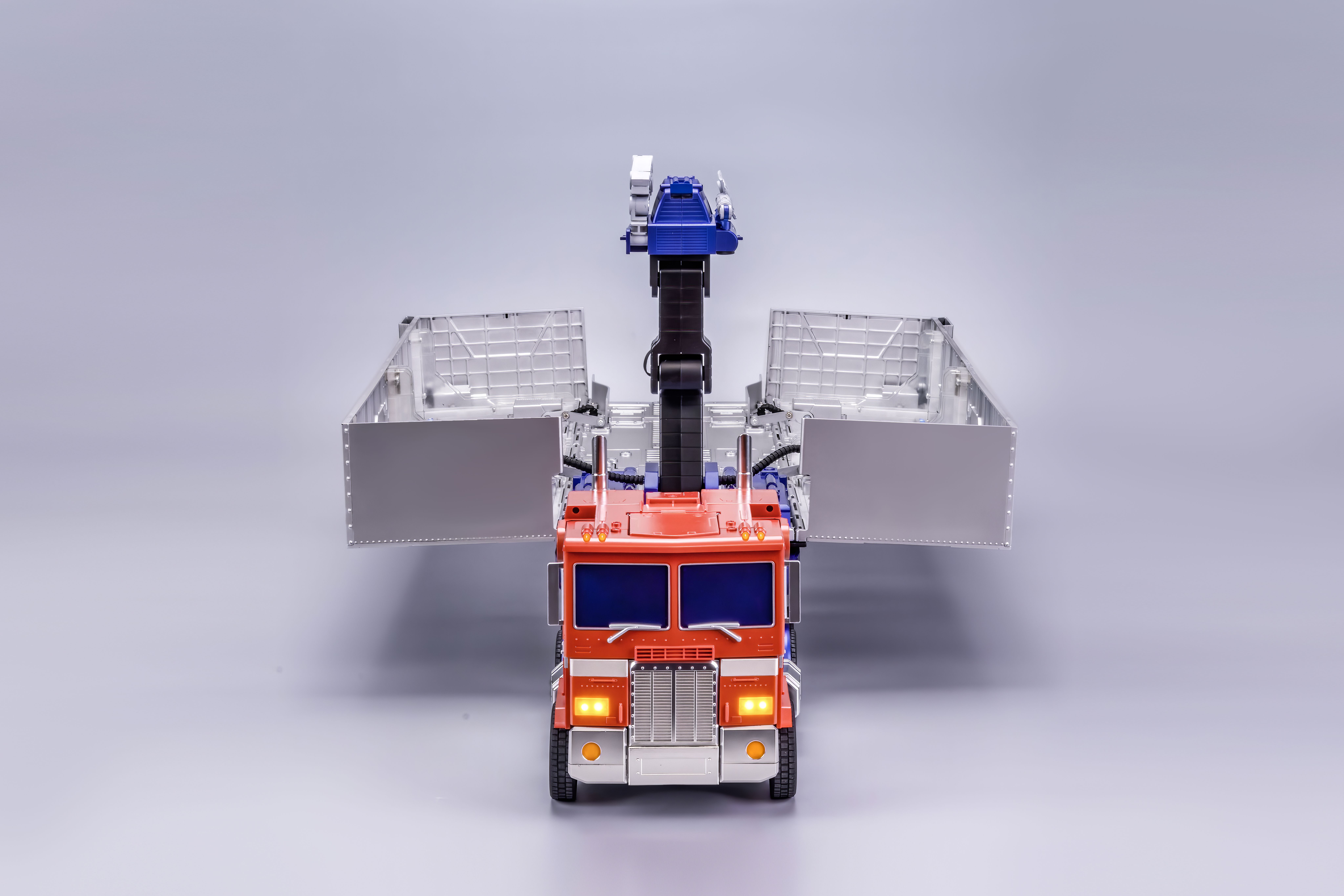 Hasbro Debuts Auto-Converting Trailer & Roller Set For