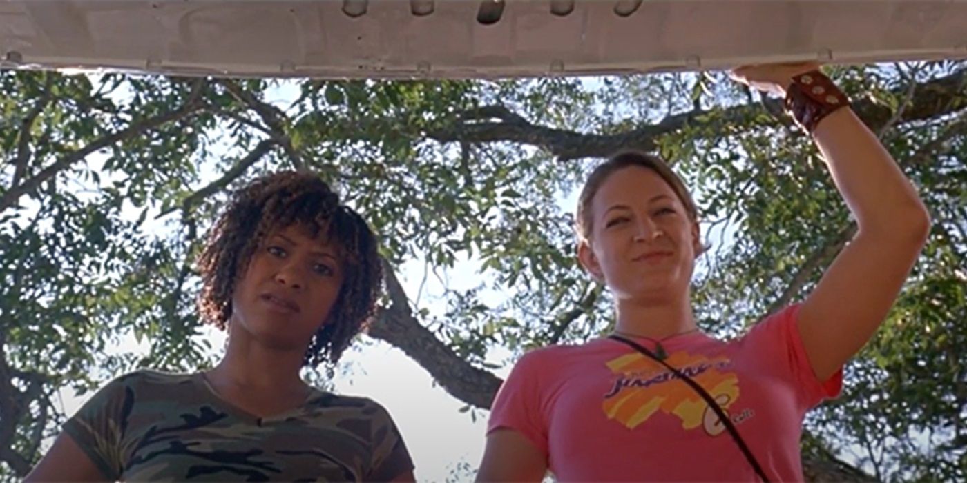 Zoe and Kim look under the hood of a car in Death Proof