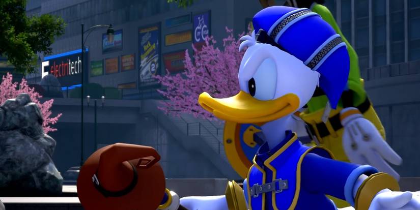 Donald Duck walks in profile in Kingdom Hearts