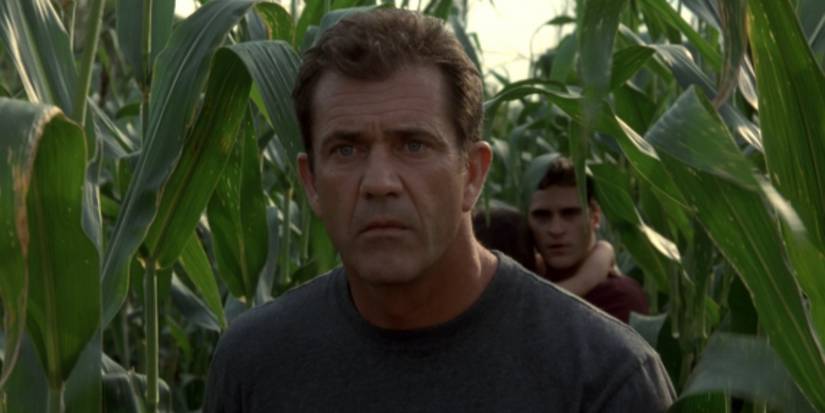 Graham (Mel Gibson) walking through a cornfield with Merrill (Joaquin Phoeix) in Signs (2002)