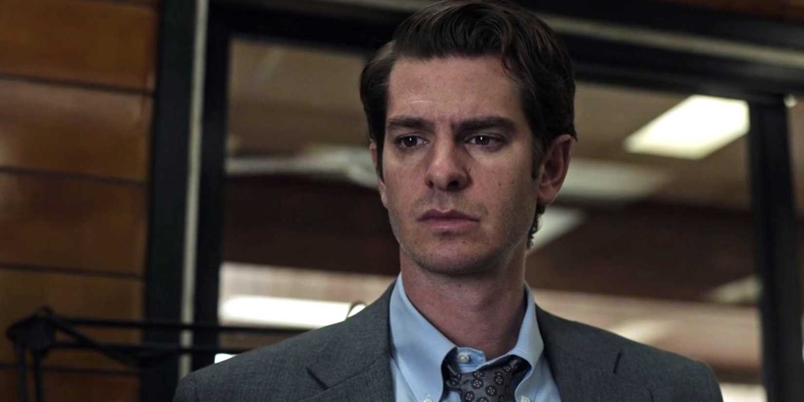 Andrew Garfield como o Detetive Jeb Pyre em Under the Banner of Heaven