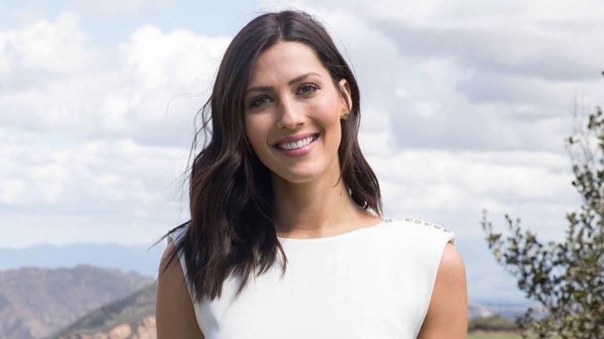 Becca Kufrin Celebrates End Of Bachelor Live On Stage Tour Becca Kufrin Celebrates End Of Bachelor Live On Stage Tour