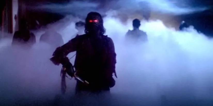 People standing in the fog in the 1980 movie The Fog