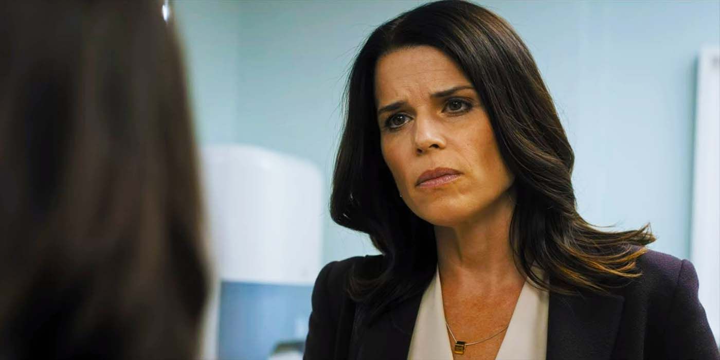 Why Neve Campbell Only Appears In 2 Episodes Of The Lincoln Lawyer Season 3