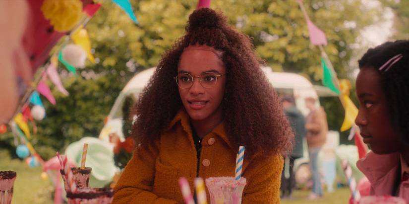 Эл разговаривает со своими друзьями в Heartstopper.