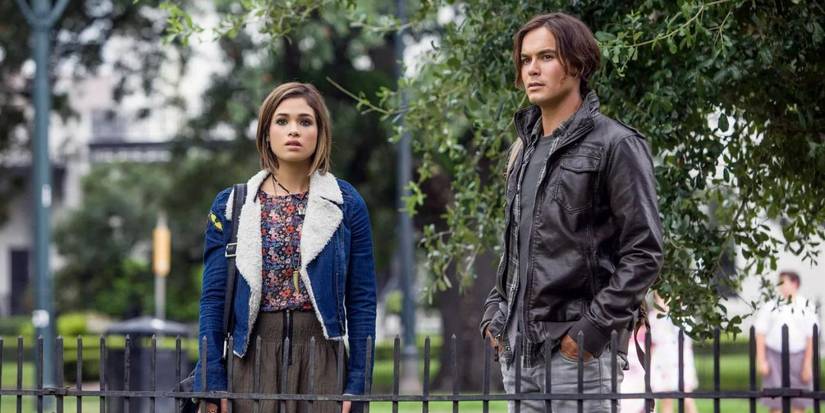 Caleb (Tyler Blackburn) and Miranda (Nicole Gale Anderson) in a graveyard in Ravenswood