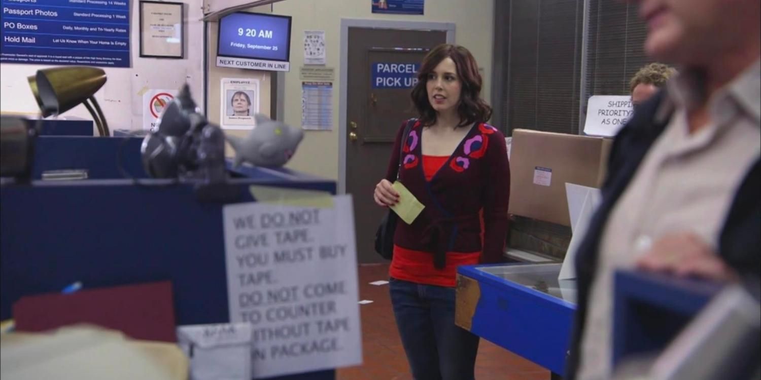 Vanessa Bayer al ufficio postale in Portlandia