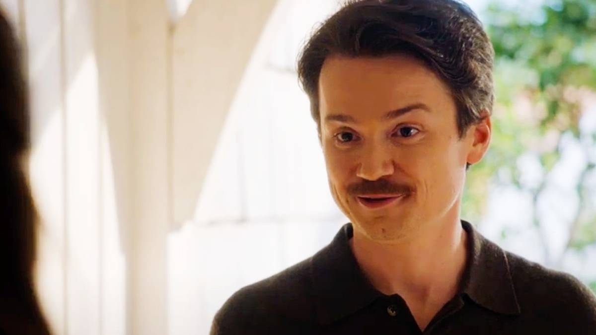Young Sheldon Season 5 Clip: Pastor Rob Flirts With Mary