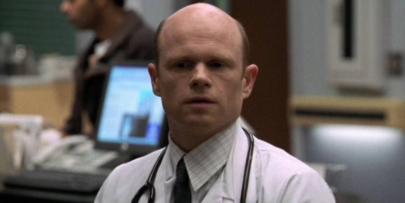 Robert Romano (Paul McCrane) com uma expressão surpresa em ER