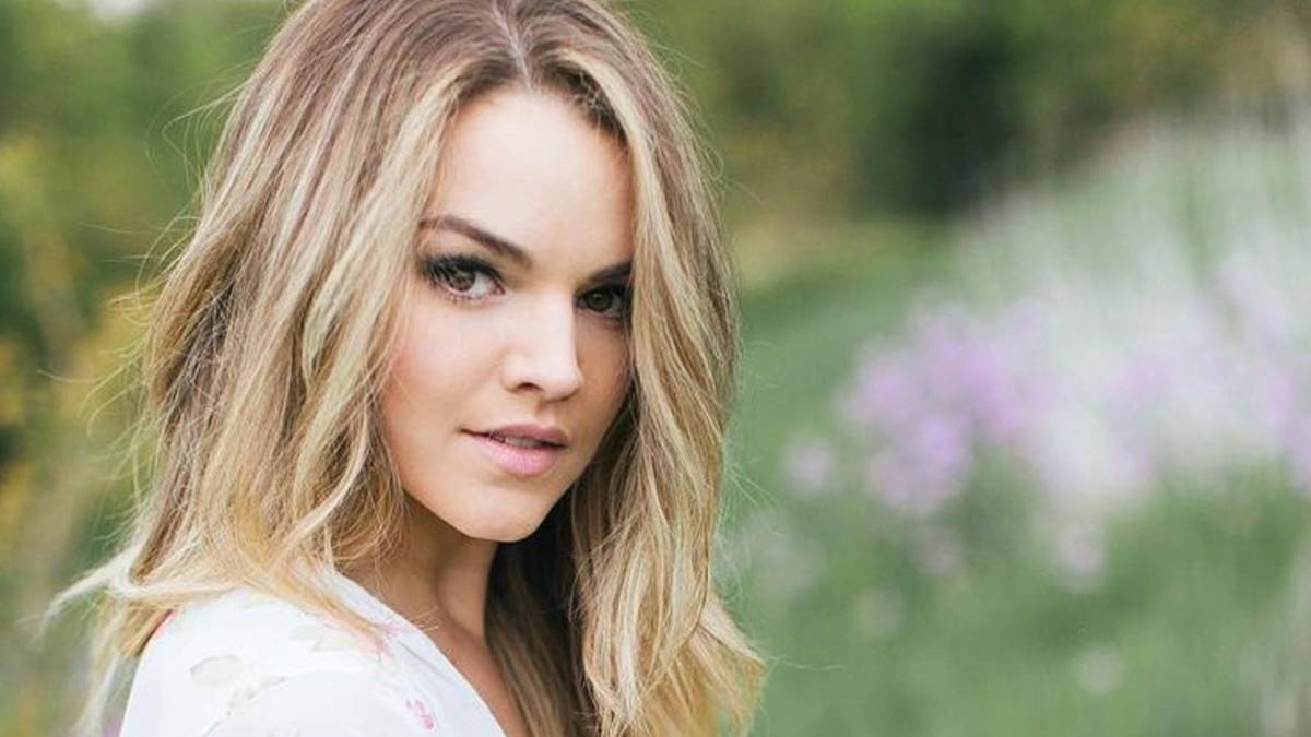 Bachelor Season 18 Winner Nikki Ferrell Pregnant With First Child, image size:1200x675