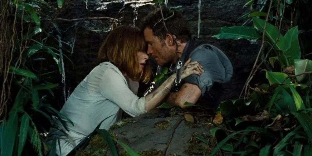 Owen and Claire about to kiss in Jurassic World Cropped 1