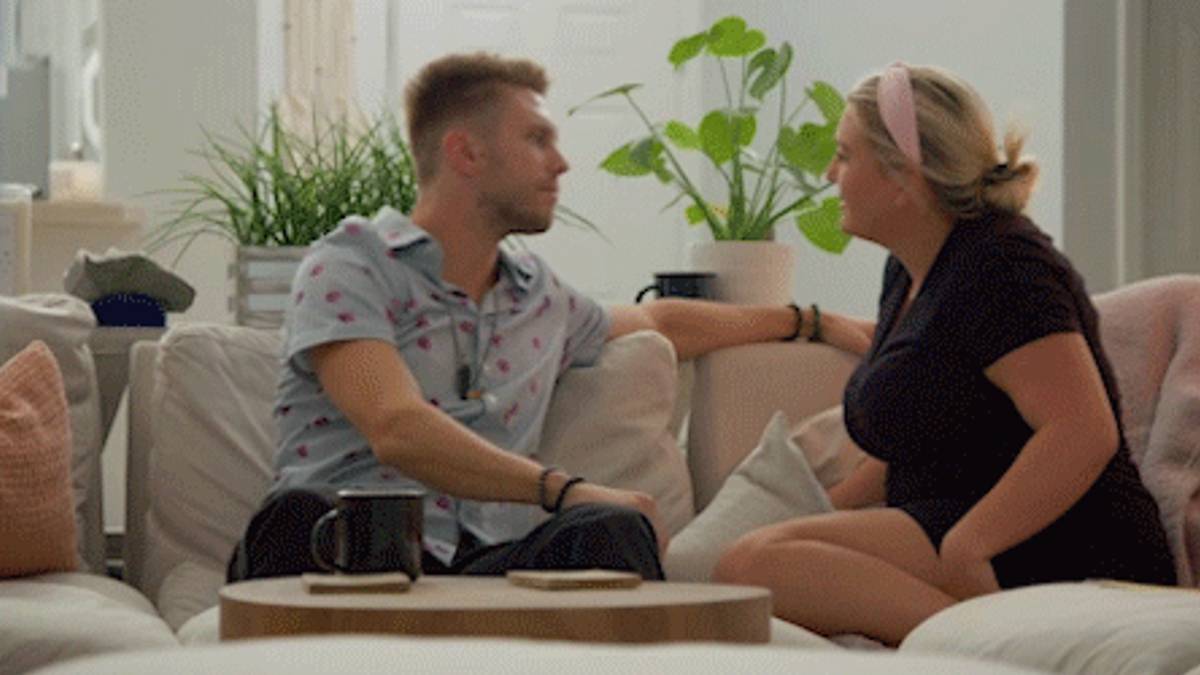 Siesta Key: Chloe & Chris Long Seemingly Move Back Home From Miami