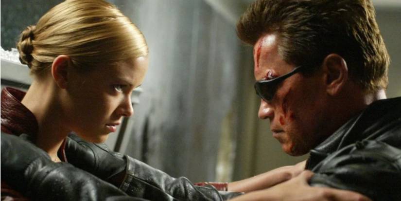 T-X contra o Exterminador em O Exterminador do Futuro 3: A Ascensão das Máquinas