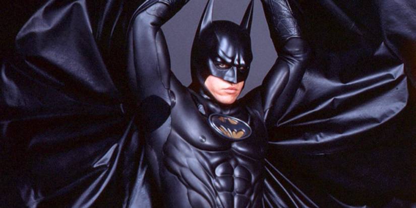 Val Kilmer com o traje de Batman em Batman Forever
