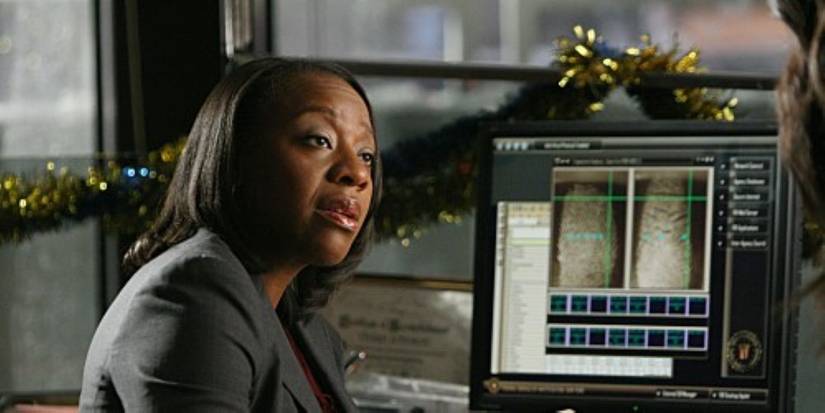 Marianne Jean-Baptiste talking to someone in Without a Trace
