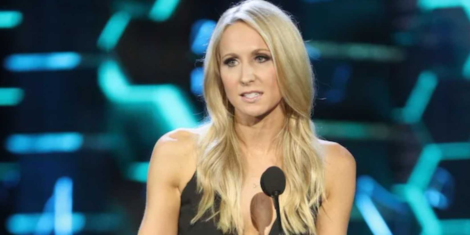 Image of a Nikki Glaser comedy roast