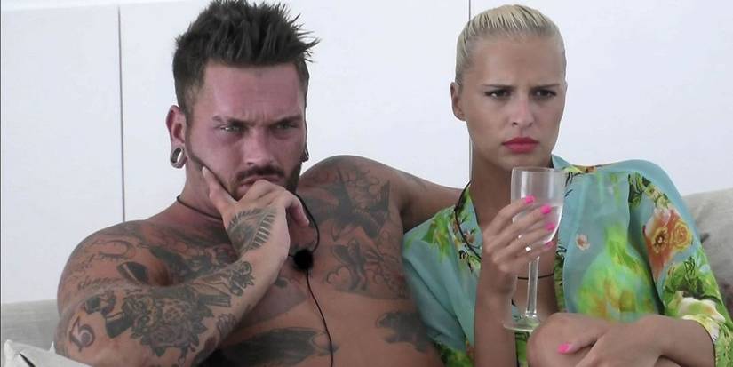 Zoe and Jordan looking annoyed in Love Island UK.