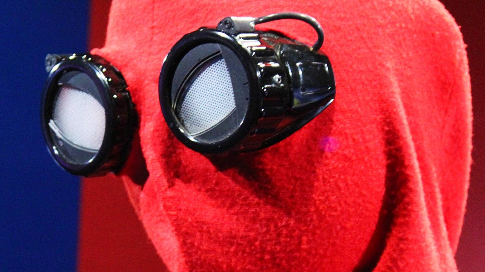 Spider-Man Homecoming’s Original Suit & EDITH Glasses On Display At New ...