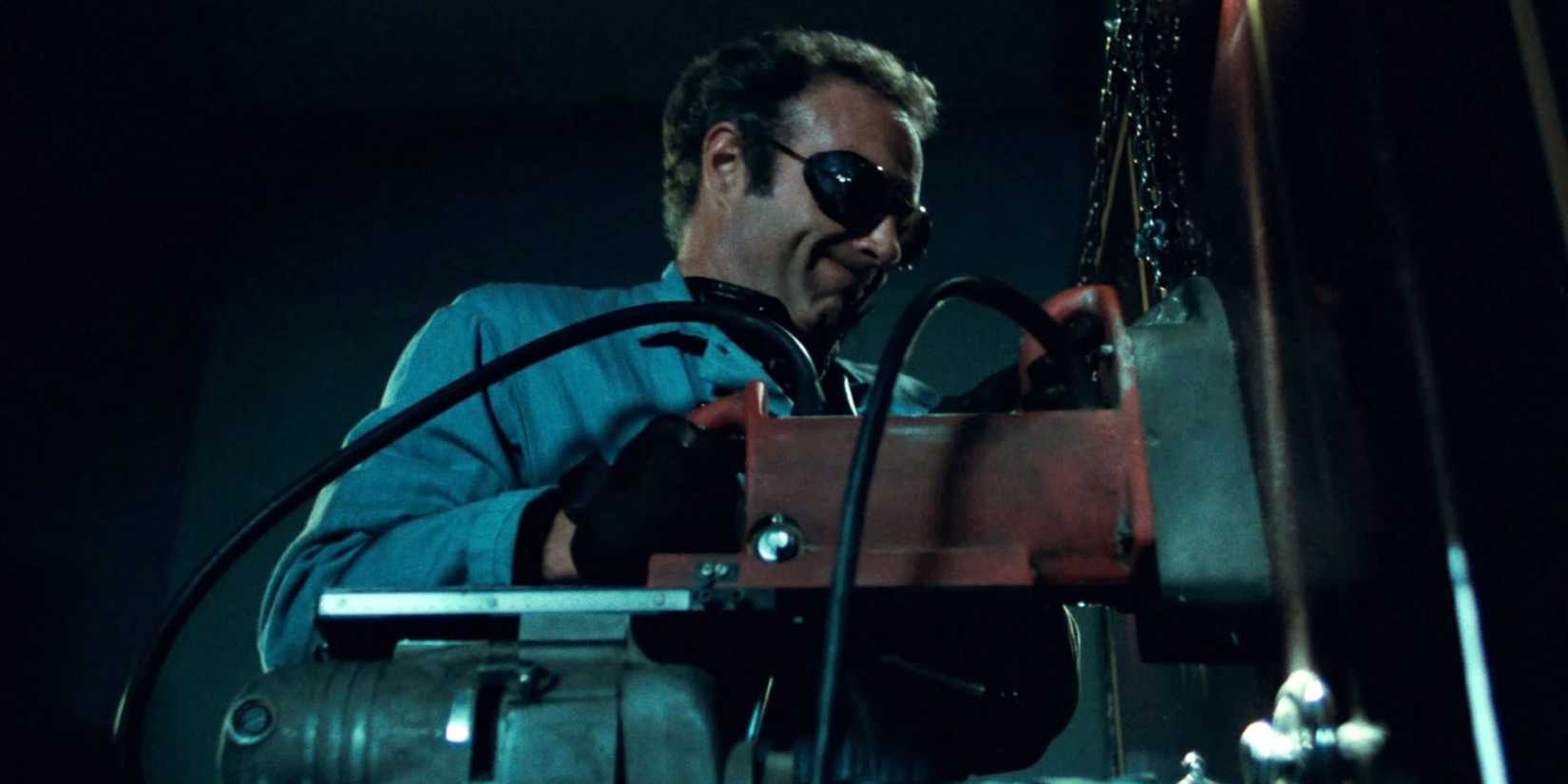 James Caan's Frank cracking a safe in the film's intro.