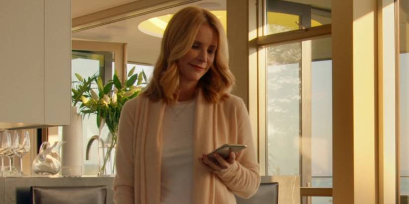 Joey texting Mel on Virgin River.