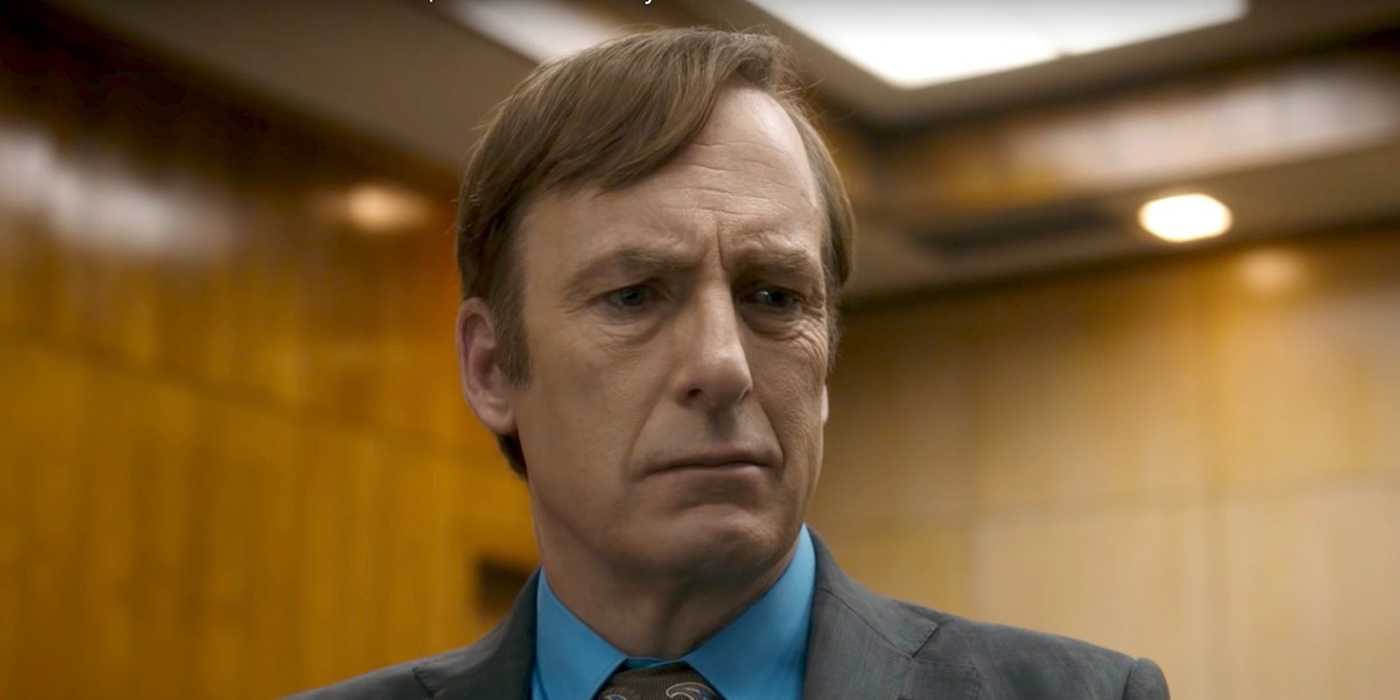 Jimmy de Better Call Saul em tribunal, parecendo chateado.